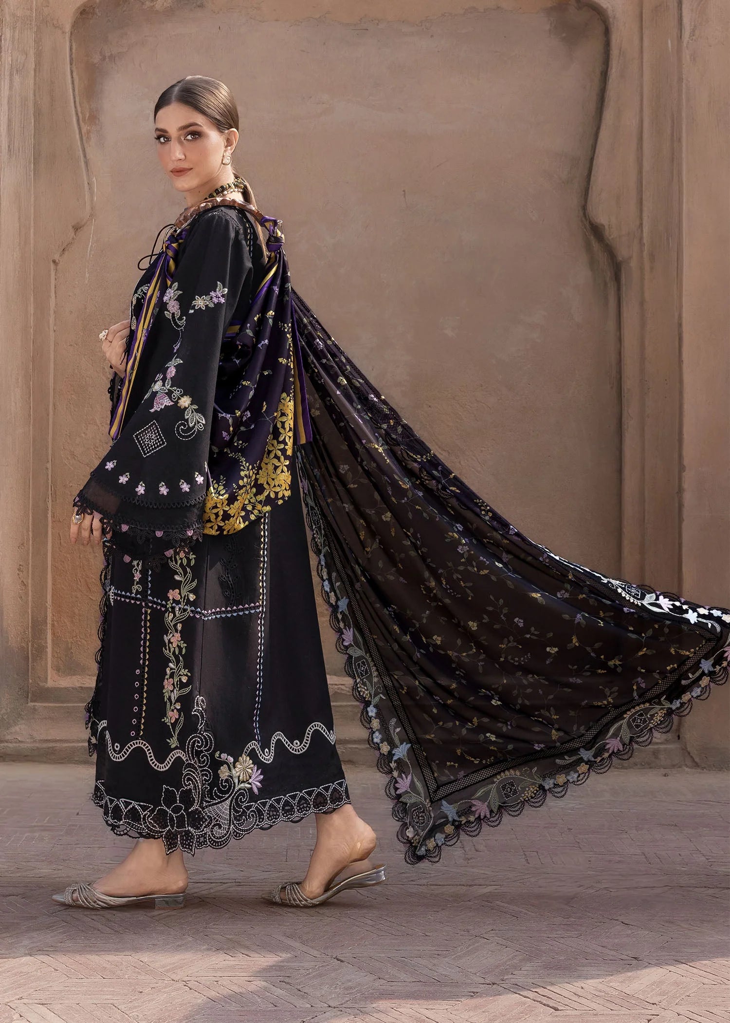 Embroidered 3pc CHIKANKARI Lawn Dress EFY-170