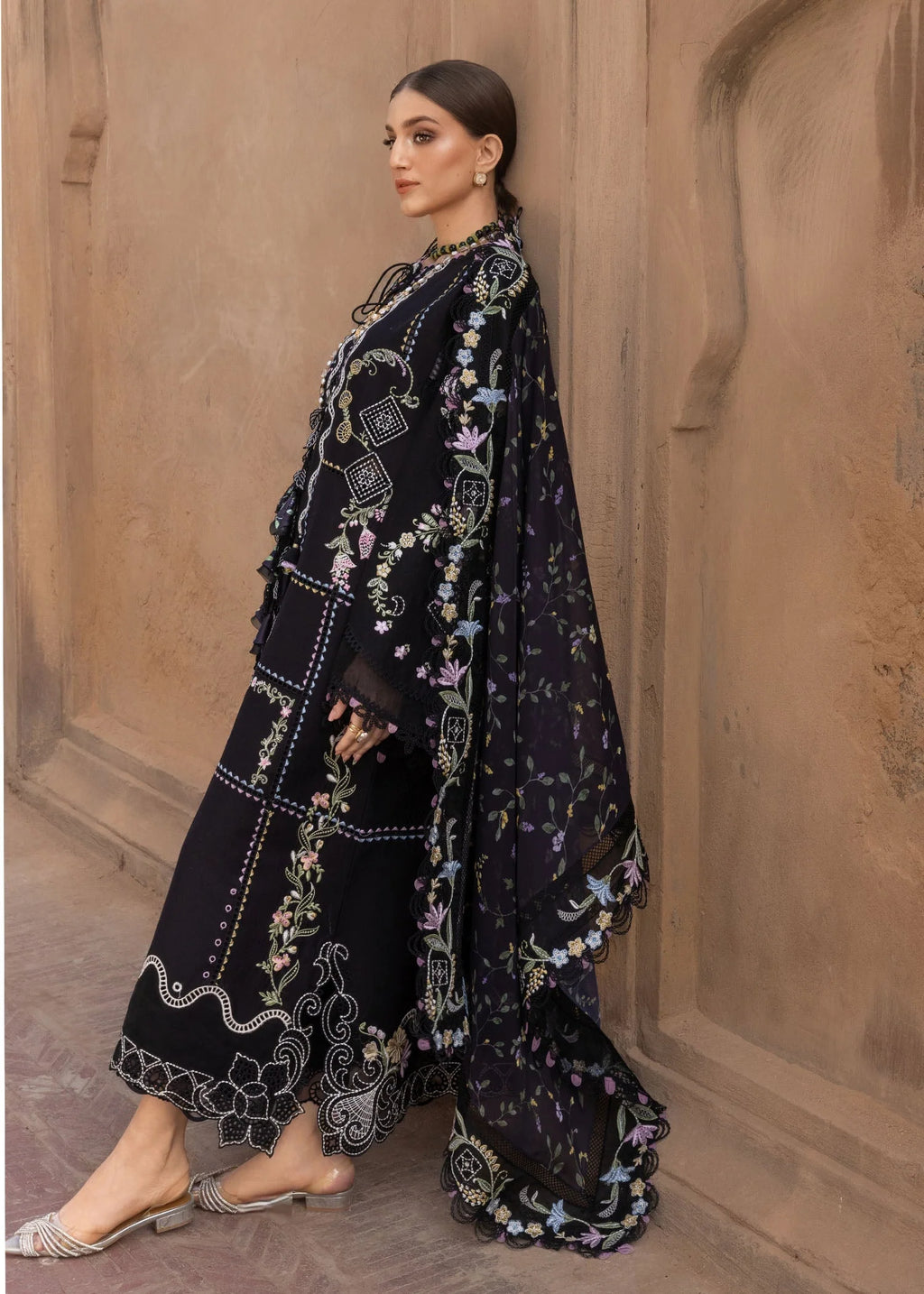 Embroidered 3pc CHIKANKARI Lawn Dress EFY-170