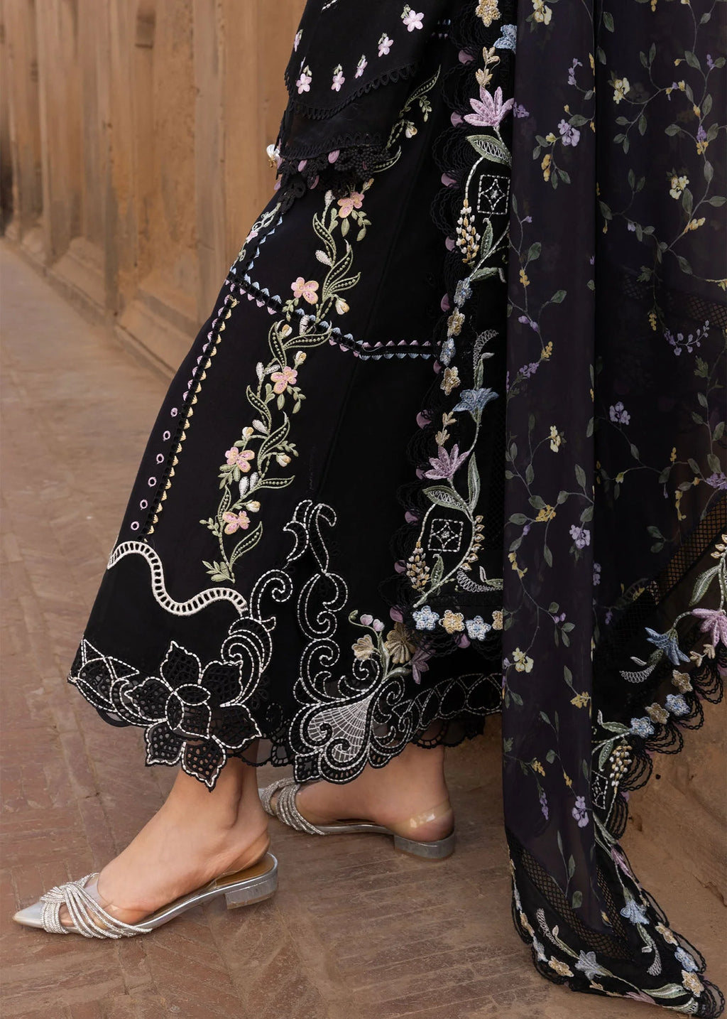Embroidered 3pc CHIKANKARI Lawn Dress EFY-170