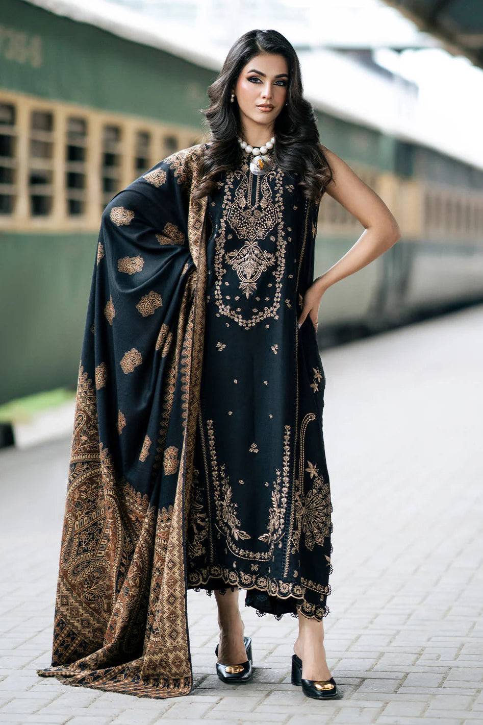 3PC LAWN EMBROIDERED SUIT EY-104